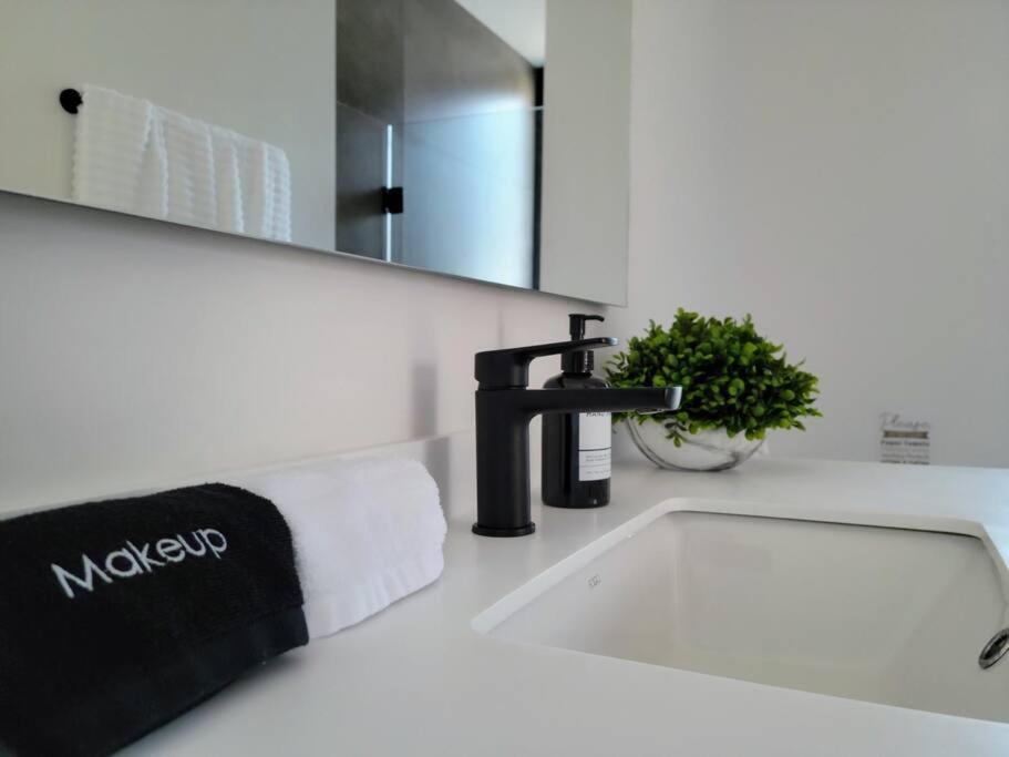 Endless Summer - 2Bed 2Bath Condo - Seasonly Heated Pool With Ocean Views - 5Min Walk To Beach - Fibre Internet - Sleeps 6 Cabo San Lucas Eksteriør billede